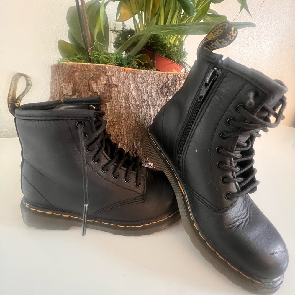 Dr. Martens kids size 10 us